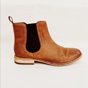 CLARKS ArtisanChelsea Boots Size 8.5